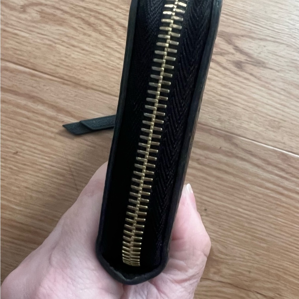 GORGEOUS Louis Vuitton Black Monogram Embossed Zip Wallet with Gold Hardware - Picture 5 of 14